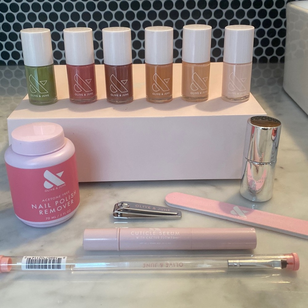 Olive & June Nail Kit